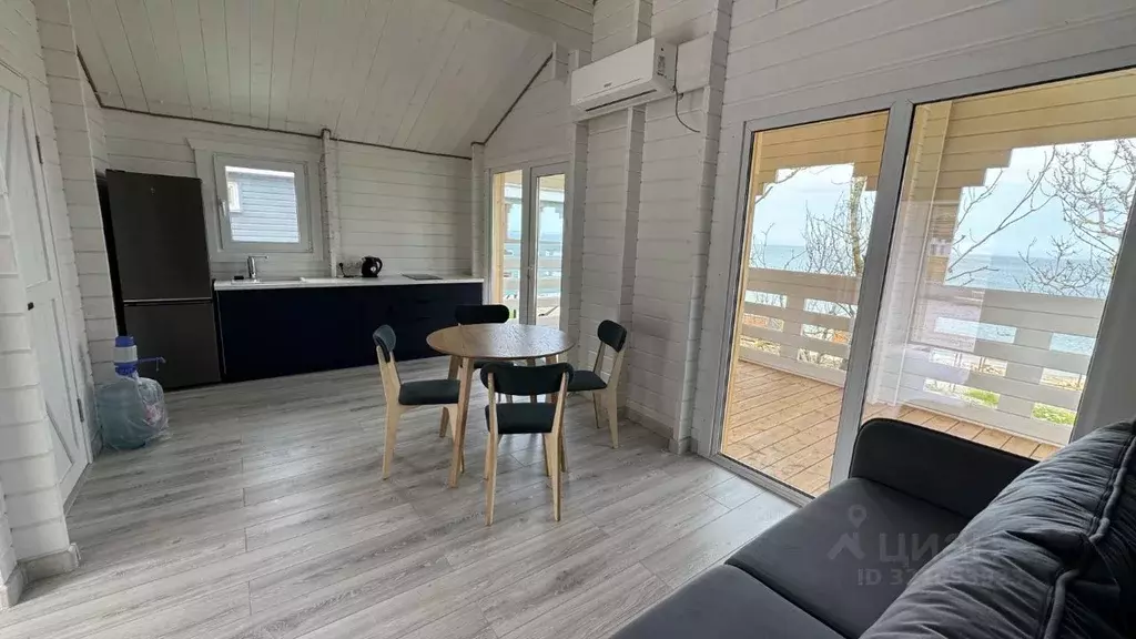 Дом в Крым, Ленинский район, Глазовское с/пос, с. Юркино ул. Кирова, ... - Фото 1