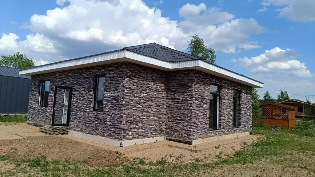 Дом в Калужская область, Боровский муниципальный округ, д. Комлево ул. ... - Фото 1