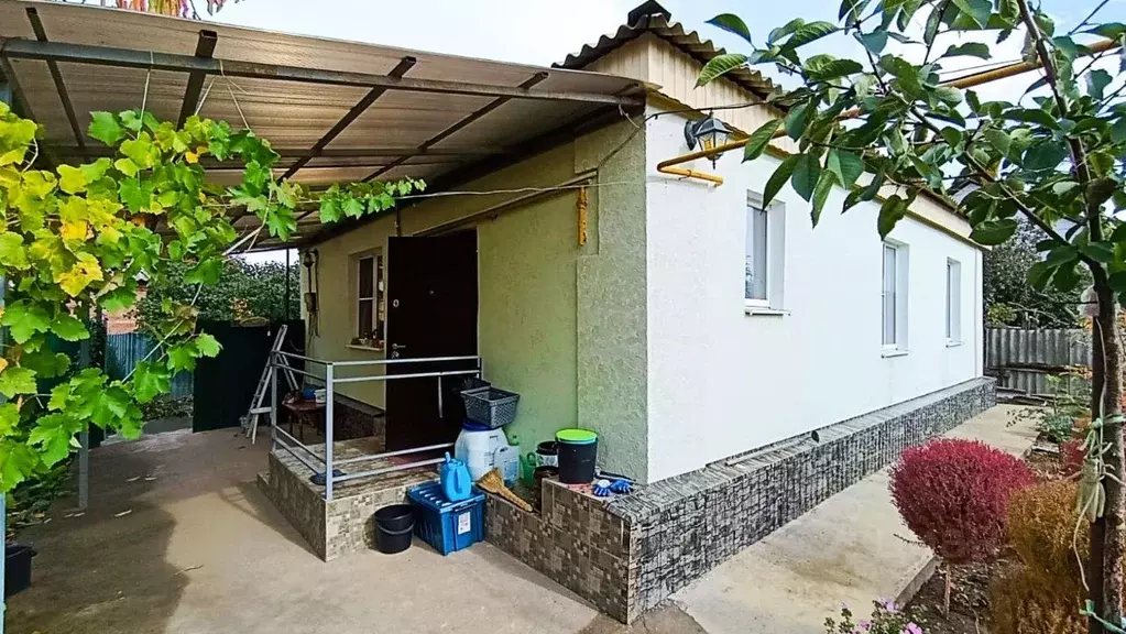 Дом в Ростовская область, Каменск-Шахтинский Первомайская ул. (66 м) - Фото 1