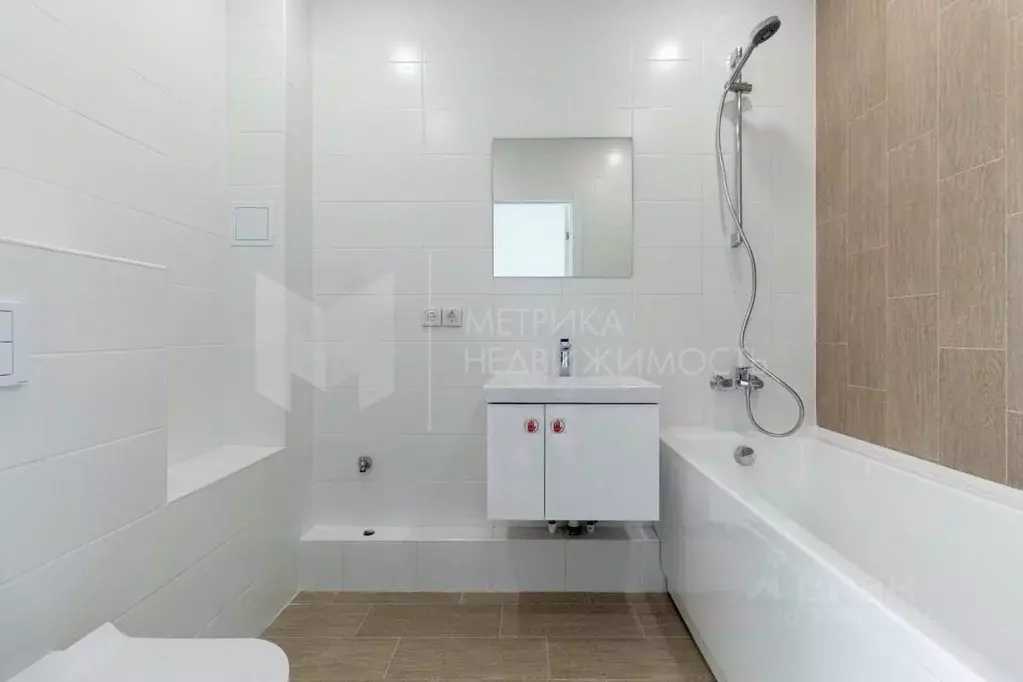 Студия Тюменская область, Тюмень ул. Тимофея Чаркова, 93 (23.0 м) - Фото 1