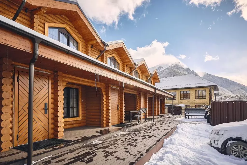 Дом в Карачаево-Черкесия, Зеленчукский район, с. Архыз ул. Хубиева, 7В ... - Фото 1