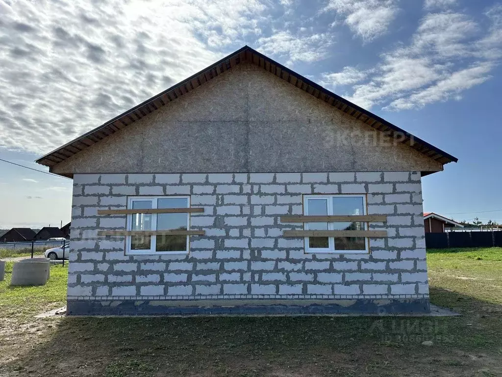 Дом в Новгородская область, Новгородский район, Ракомское с/пос, д. ... - Фото 0