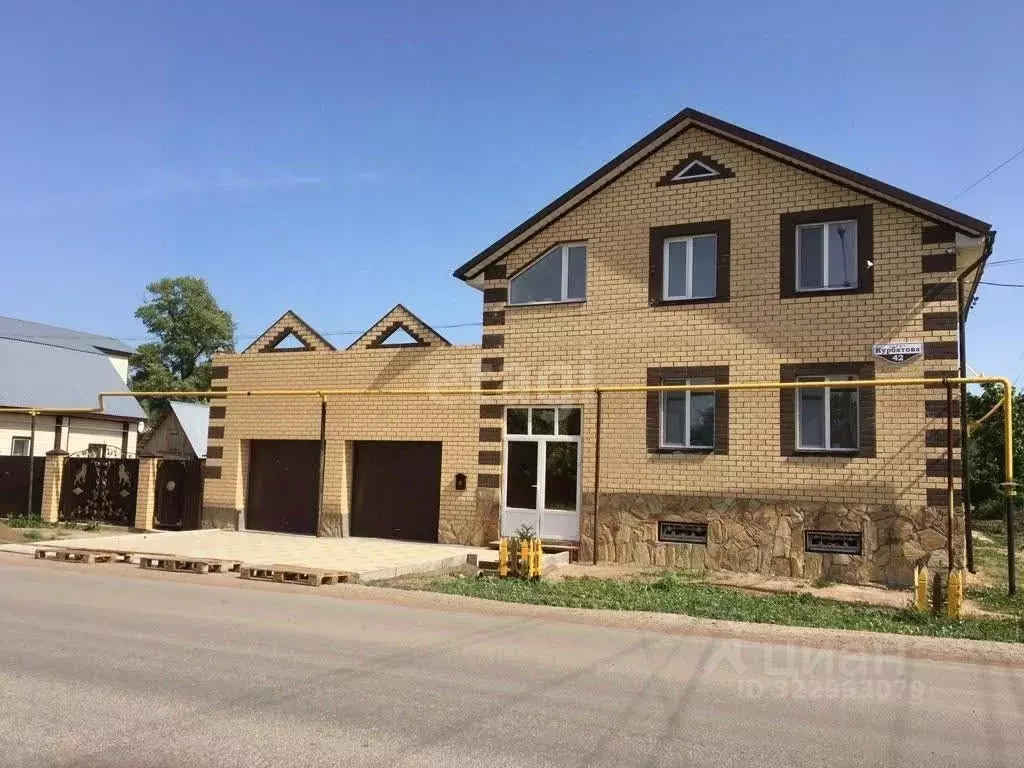 Дом в Башкортостан, Бирск ул. Курбатова (120 м) - Фото 1
