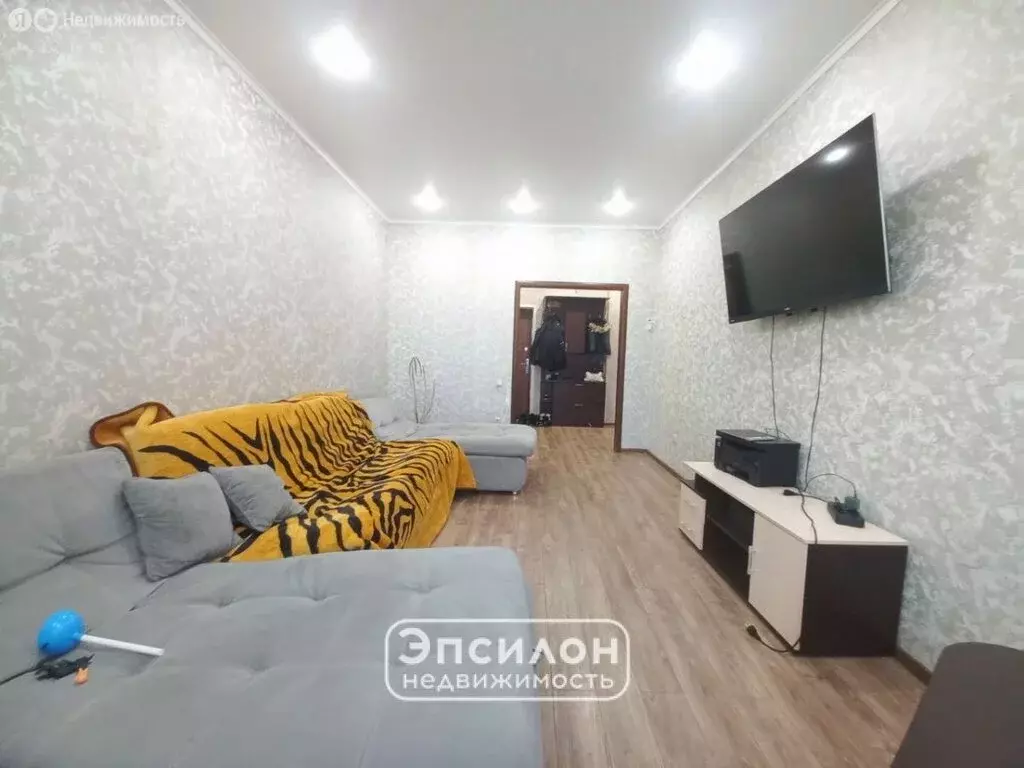 3-комнатная квартира: Курск, проспект Вячеслава Клыкова, 92 (86.5 м) - Фото 1