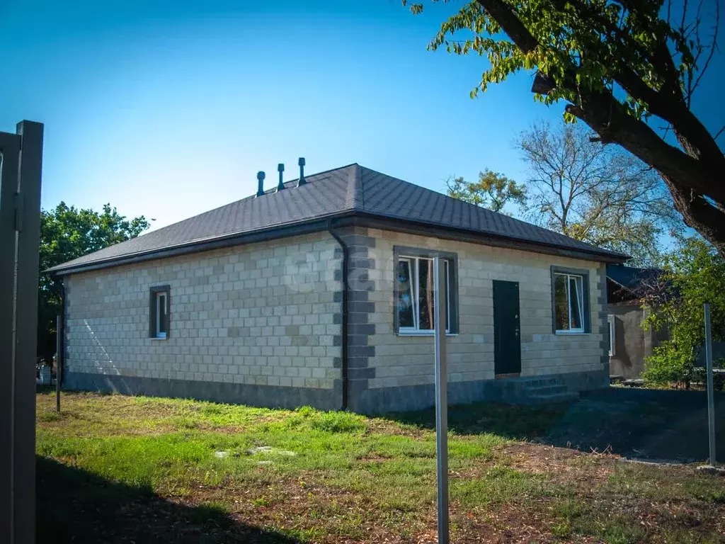 Дом в Ростовская область, Аксайский район, Ольгинская ст-ца 11-й пер. ... - Фото 1