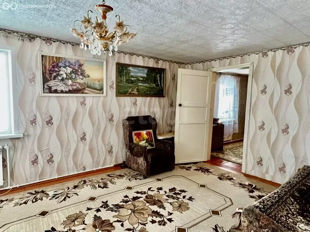 Дом в Тамбовская область, рабочий посёлок Знаменка, площадь Свердлова ... - Фото 1