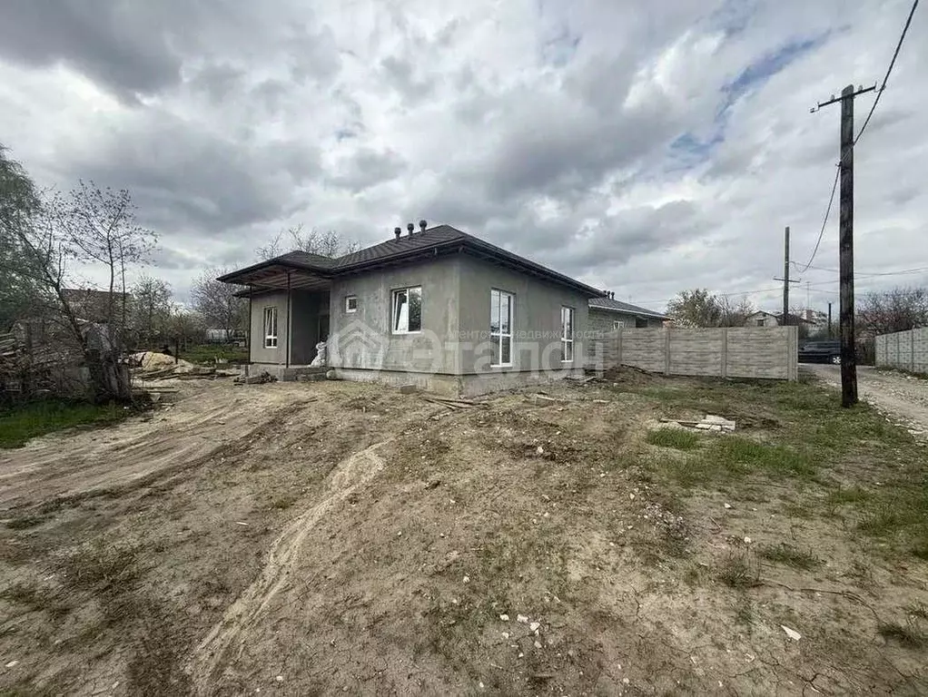 Дом в Волгоградская область, Волгоград ул. Джамбула Джабаева, 2/154 ... - Фото 1
