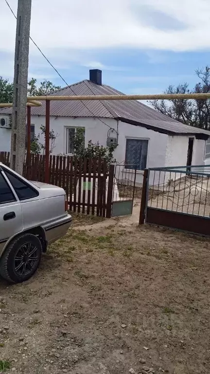 Дом в Крым, с. Ленинское  (100 м) - Фото 1