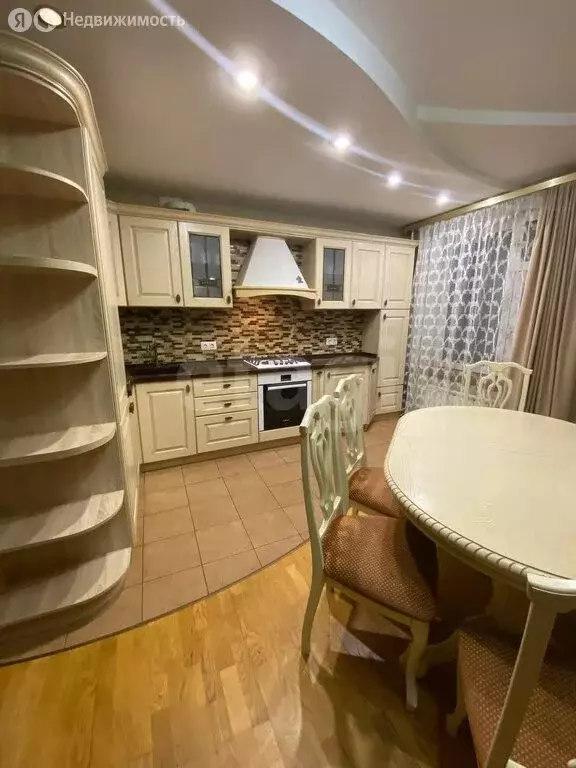 3-комнатная квартира: Зеленодольск, улица Татарстан, 10 (104.8 м) - Фото 1