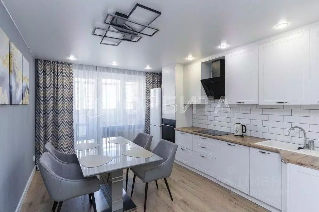 3-к кв. Тюменская область, Тюмень ул. Александра Митинского, 3 (87.0 ... - Фото 2