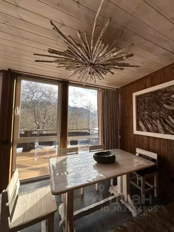 Комната Карачаево-Черкесия, Зеленчукский район, с. Архыз ул. Ленина, ... - Фото 1