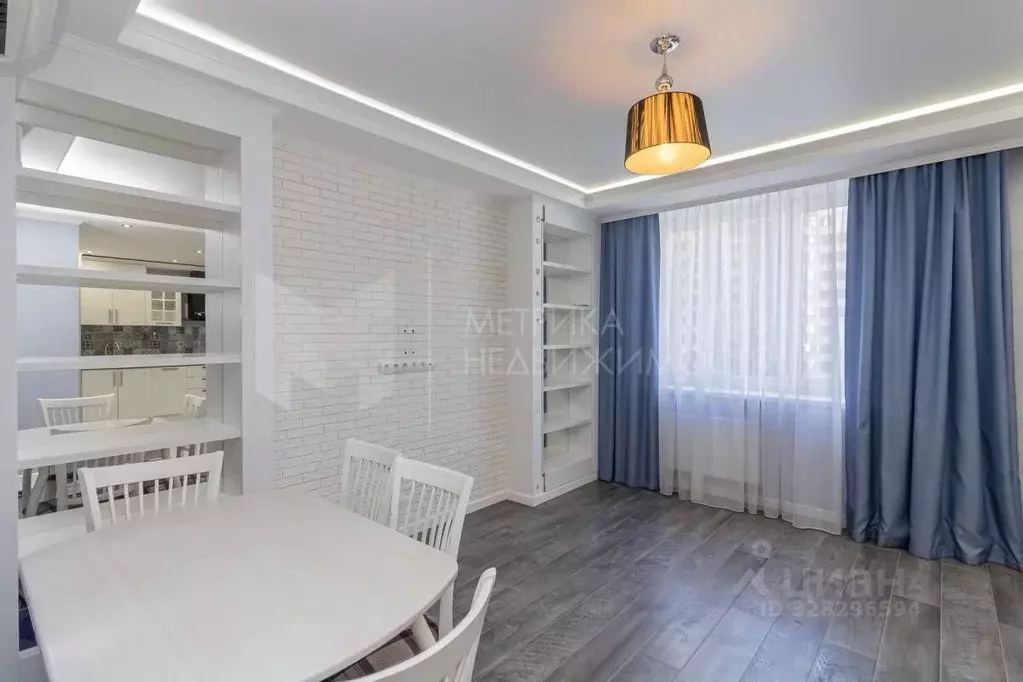 3-к кв. Тюменская область, Тюмень ул. Тимофея Чаркова, 81 (72.3 м) - Фото 1