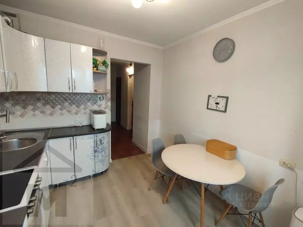 3-к кв. Хакасия, Абакан ул. Крылова, 79 (64.8 м) - Фото 0