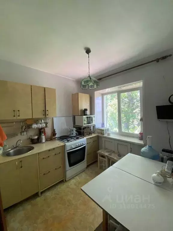 3-к кв. Волгоградская область, Волгоград ул. 64-й Армии, 34 (56.1 м) - Фото 0