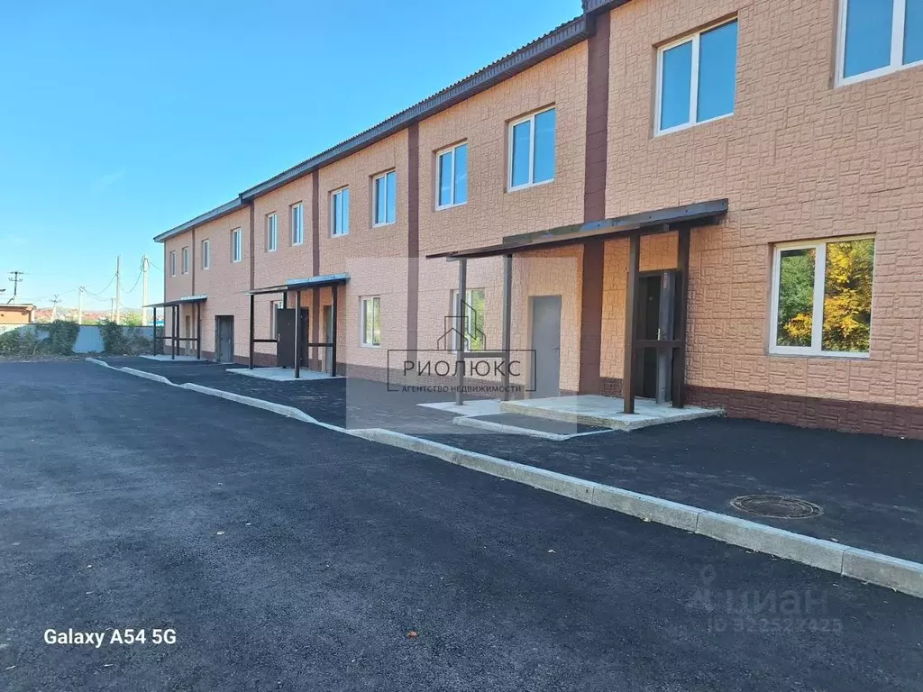 Таунхаус в Челябинская область, Магнитогорск ул. Калмыкова, 56 (150 м) - Фото 1