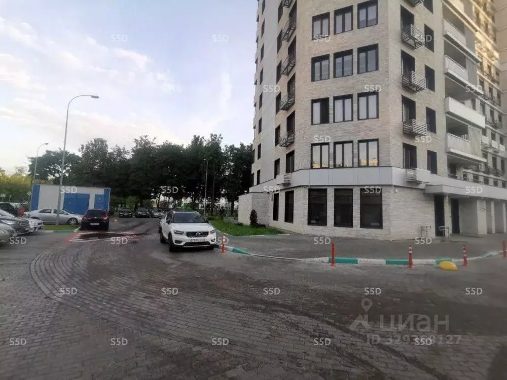 Торговая площадь в Москва бул. Яна Райниса, 4К3 (499 м) - Фото 1