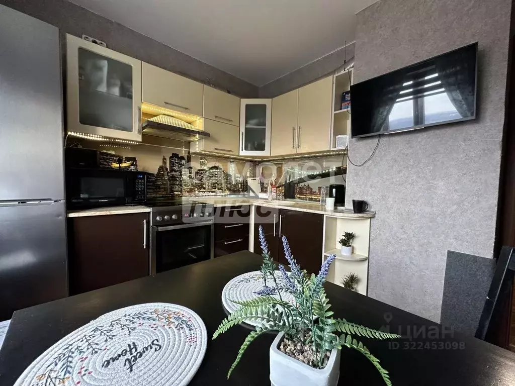 3-к кв. Курская область, Курск просп. Победы, 14 (78.7 м) - Фото 1