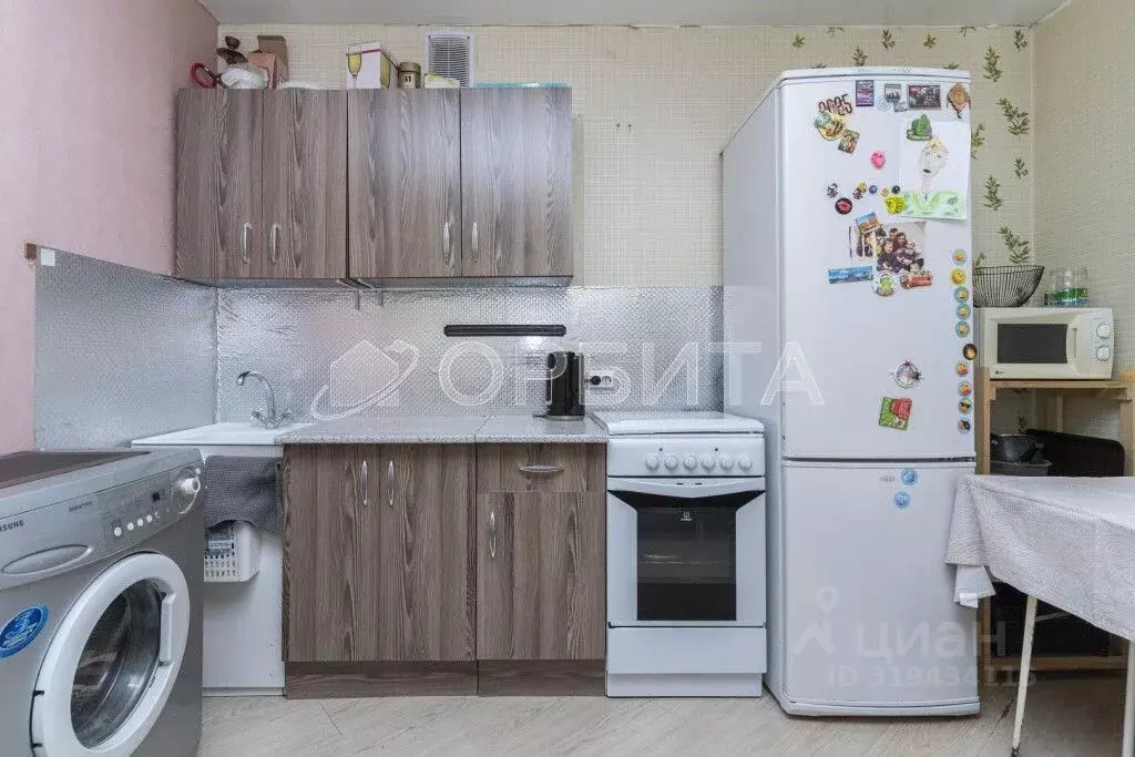 1-к кв. Тюменская область, Тюмень ул. Боровская, 33 (37.0 м) - Фото 0