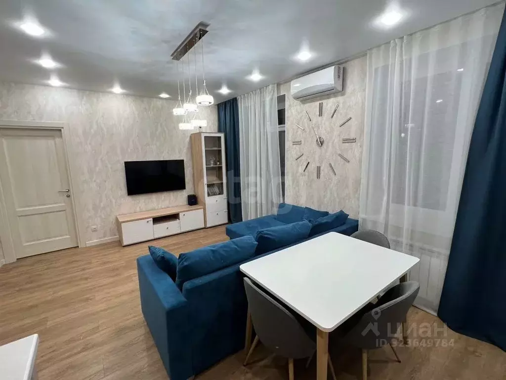 2-к кв. Омская область, Омск ул. Декабристов, 116/1 (67.3 м) - Фото 1