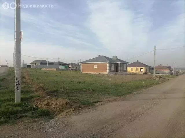 Участок в посёлок Российский, Шелковая улица (6.4 м) - Фото 0