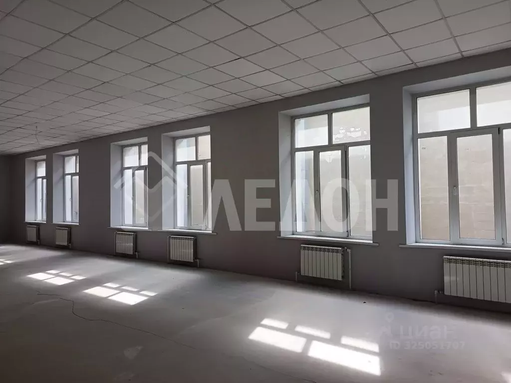 Помещение свободного назначения в Омская область, Омск Привокзальный ... - Фото 0