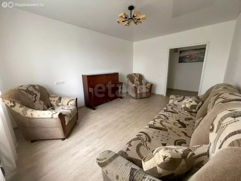 3-комнатная квартира: Саратов, улица имени П.Ф. Батавина, 11 (64 м) - Фото 1