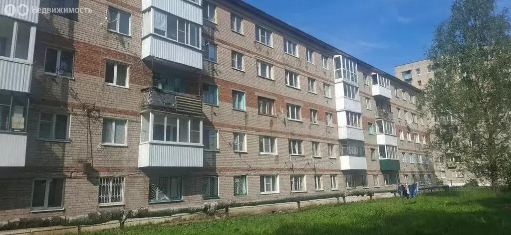 3-комнатная квартира: посёлок городского типа Голынки, улица Ленина, ... - Фото 0