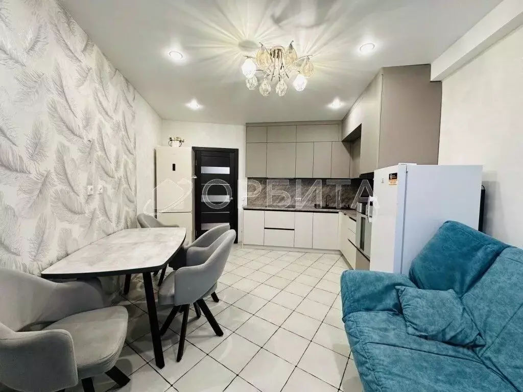 3-к кв. Тюменская область, Тюмень ул. Федюнинского, 7к1 (112.0 м) - Фото 1