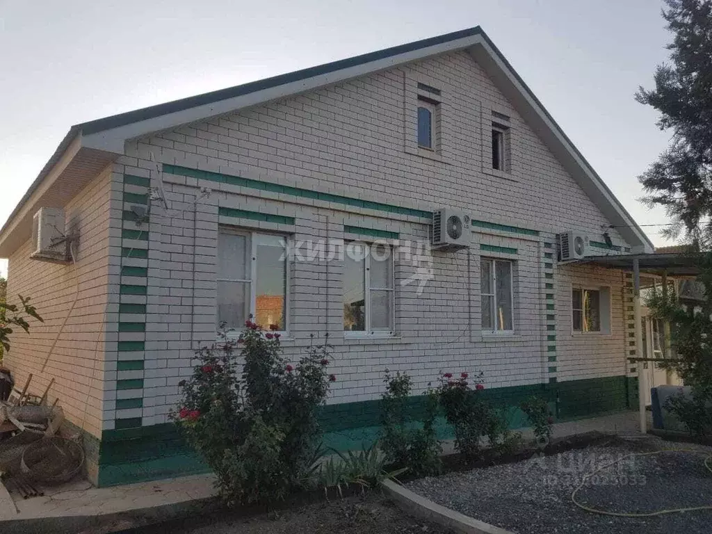 Дом в Астраханская область, Наримановский район, с. Старокучергановка ... - Фото 1