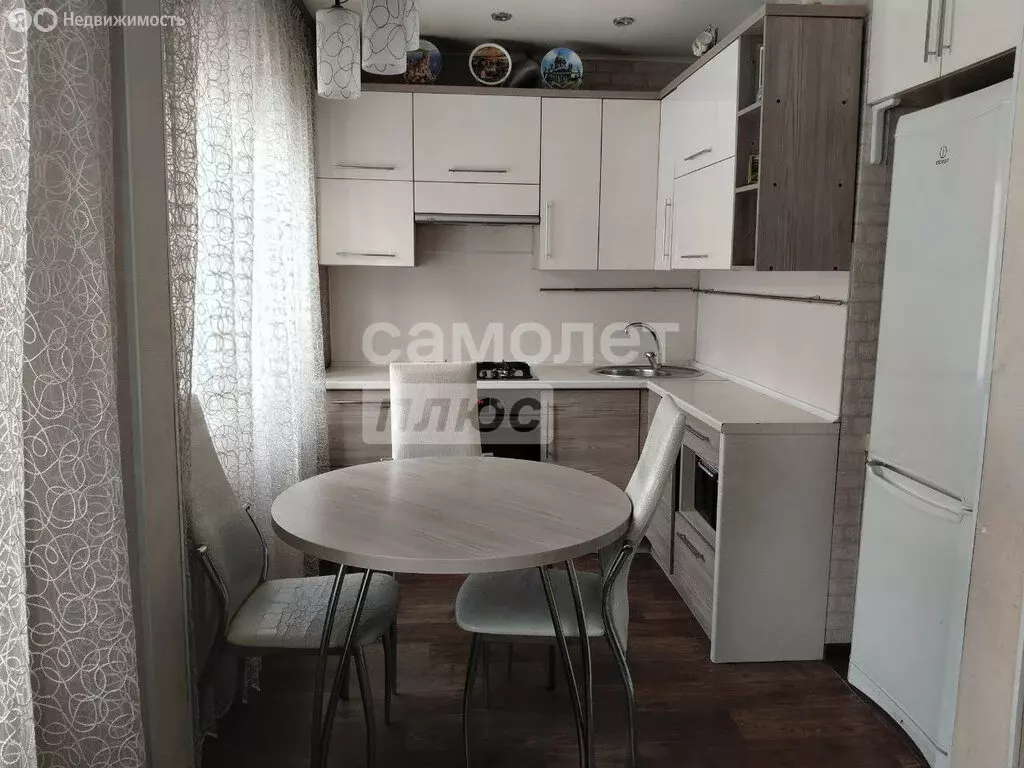 3-комнатная квартира: Бийск, Ленинградская улица, 111 (58.5 м) - Фото 1