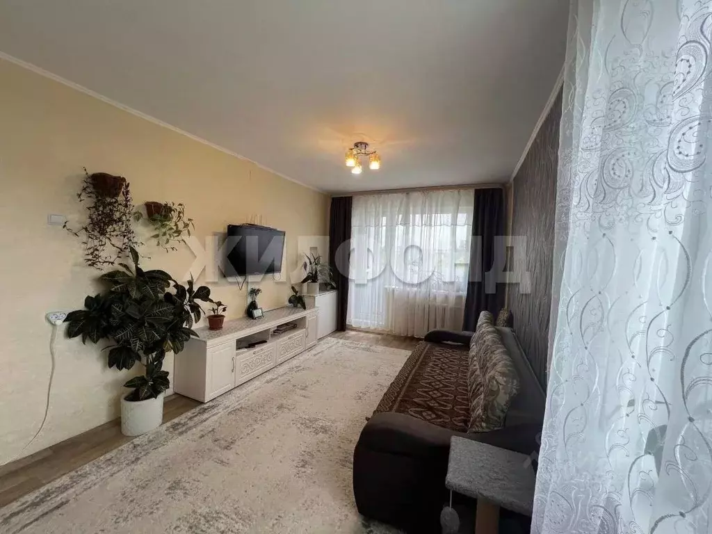 3-к кв. Кемеровская область, Кемерово просп. Шахтеров, 36Б (61.8 м) - Фото 0