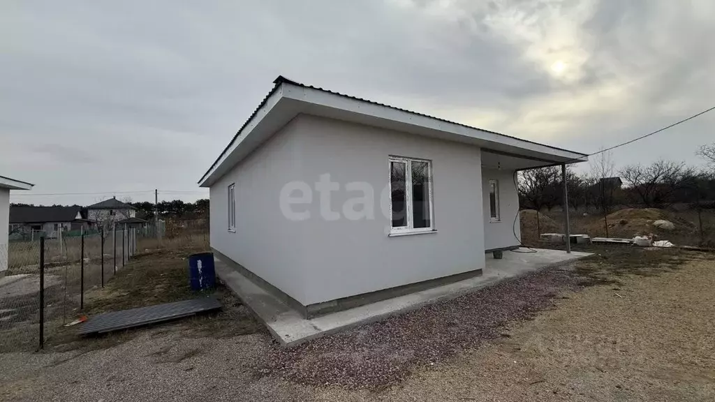 Дом в Крым, Симферопольский район, 3-й массив садовые участки  (100 м) - Фото 1