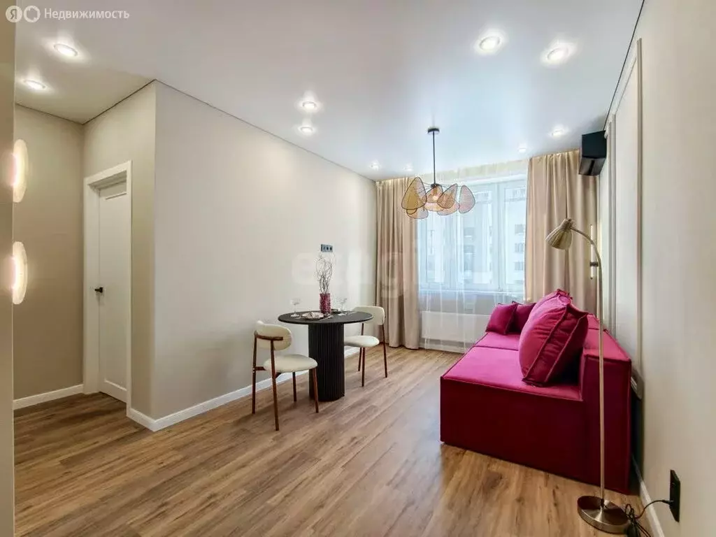 1-комнатная квартира: Тюмень, улица Братьев Бондаревых, 5 (41 м) - Фото 1