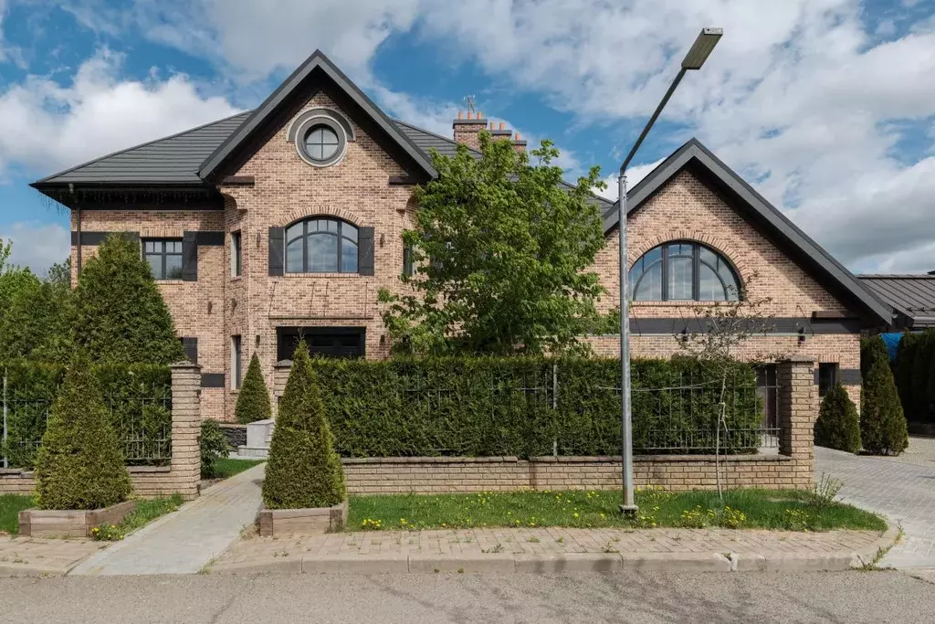 Коттедж в Москва Ваутутинки клп,  (700 м) - Фото 1