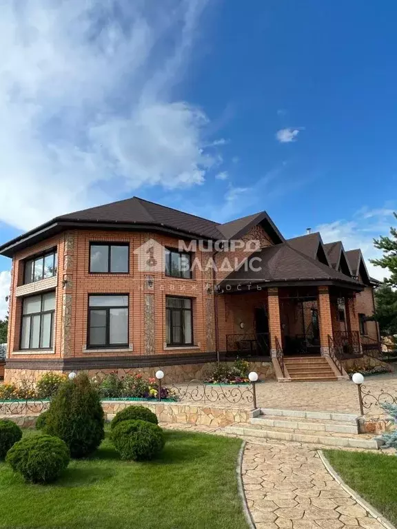 Дом в Омская область, Омский район, с. Усть-Заостровка  (280 м) - Фото 0