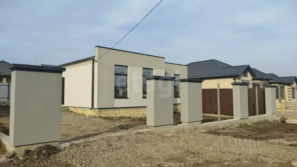 Дом в Ставропольский край, Михайловск Шпаковский район, ул. Зинаиды ... - Фото 1