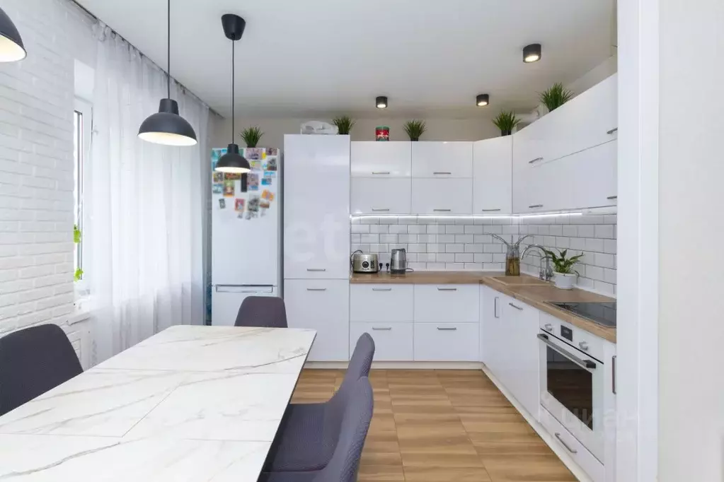 3-к кв. Тюменская область, Тюмень ул. Стартовая, 5 (65.9 м) - Фото 1