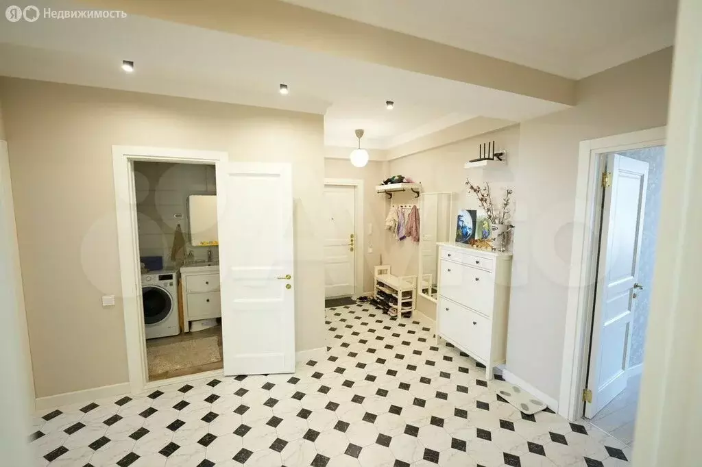 3-комнатная квартира: Махачкала, улица Бейбулатова, 13А (95 м) - Фото 0