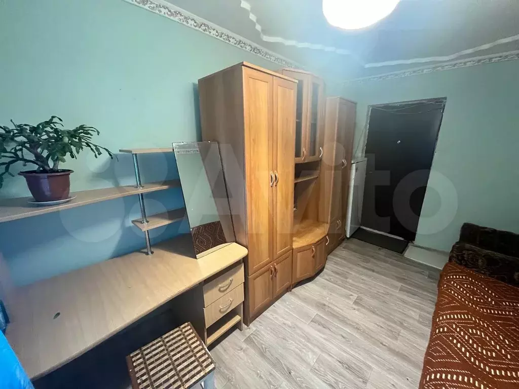 Комната 12 м в 6-к., 1/3 эт. - Фото 0