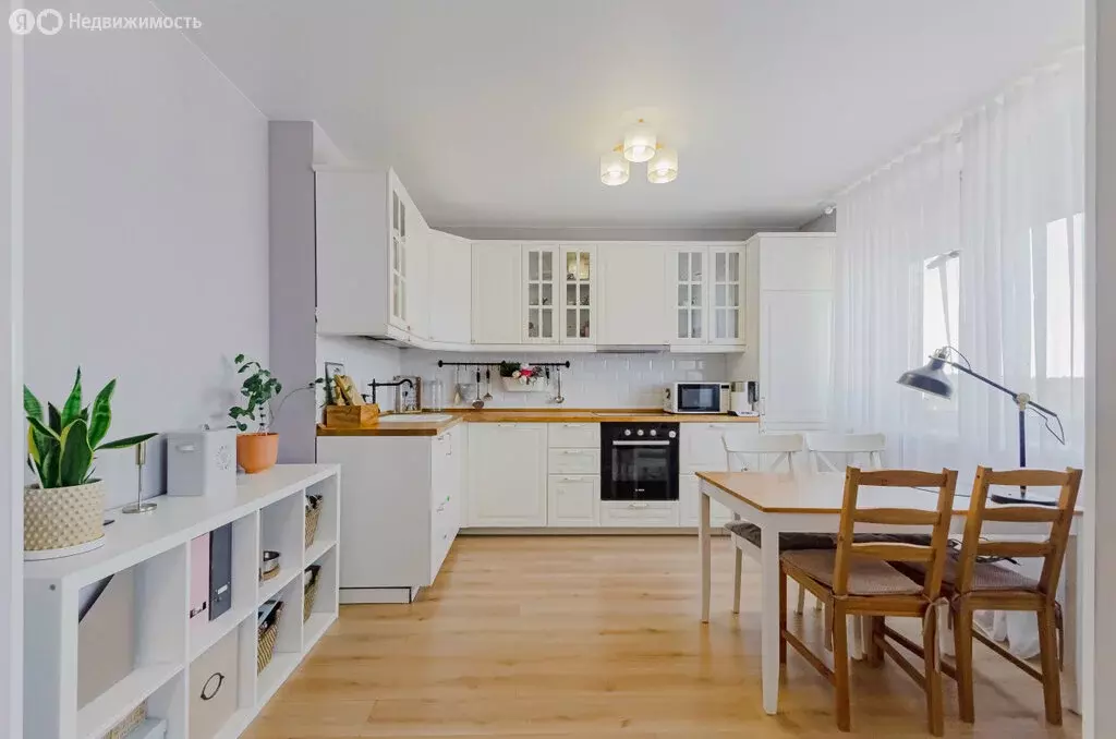 2-комнатная квартира: Екатеринбург, улица М.Н. Михеева, 2 (64.7 м) - Фото 1