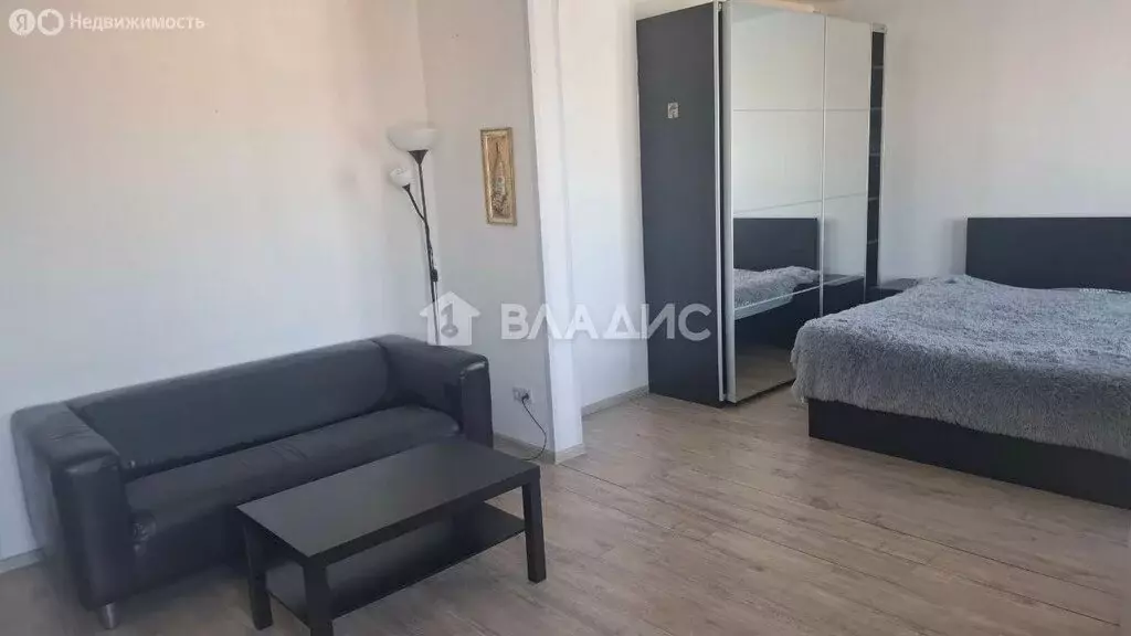 Квартира-студия: посёлок городского типа Октябрьский, улица ... - Фото 1