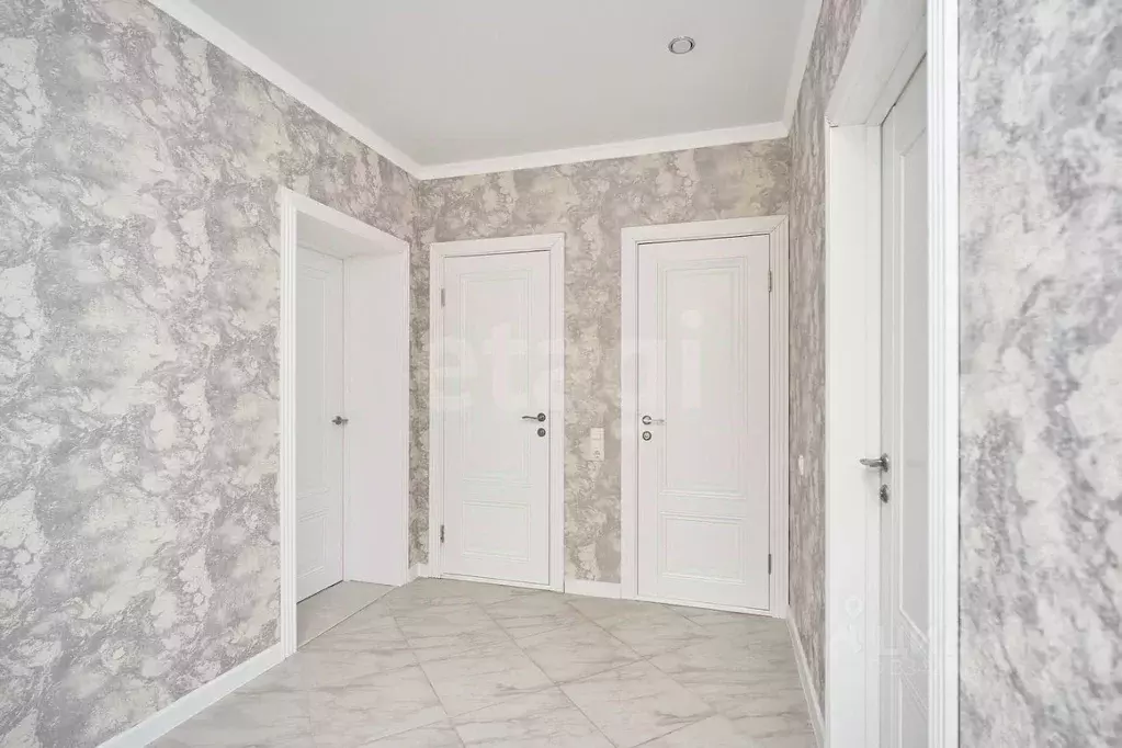 2-к кв. Тюменская область, Тюмень ул. Циолковского, 20А (81.0 м) - Фото 1