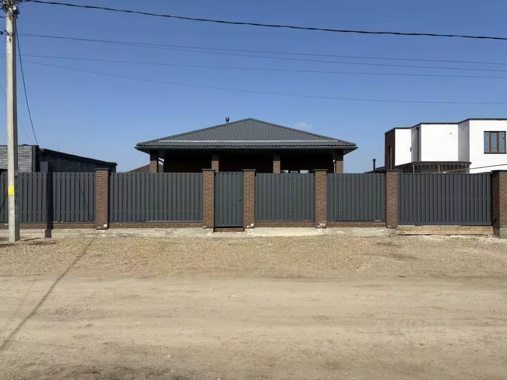 Дом в Краснодарский край, Динской район, Южно-Кубанское с/пос, пос. ... - Фото 1