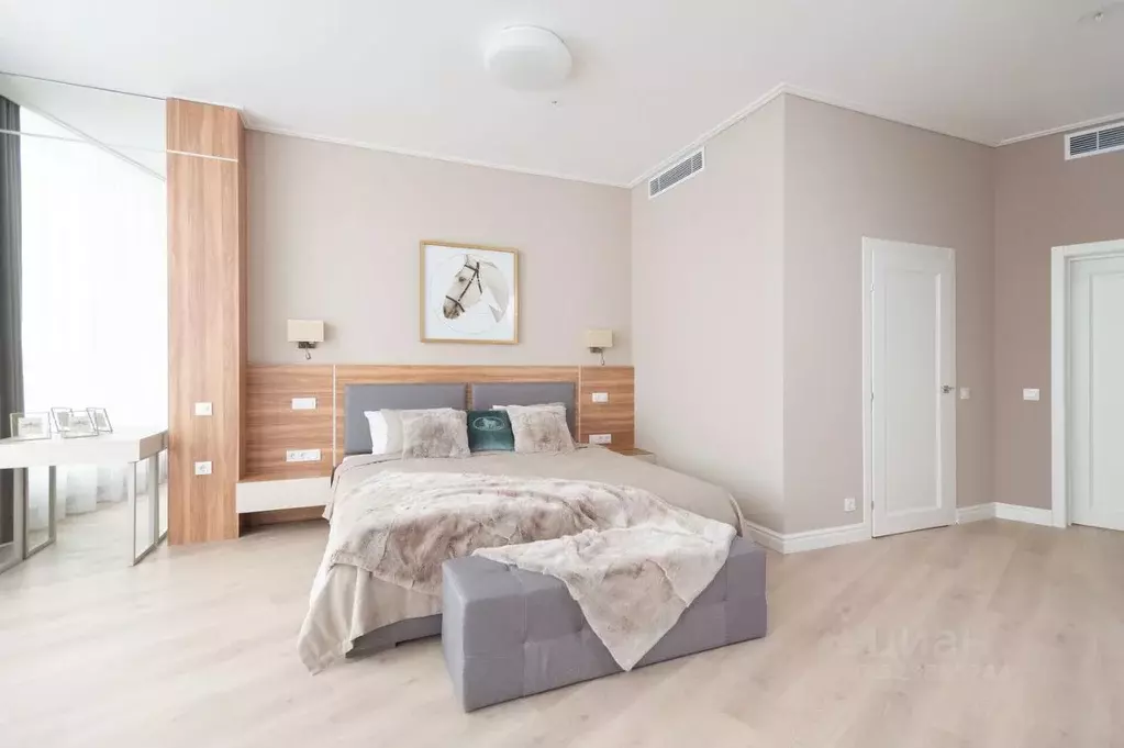 1-к кв. Свердловская область, Екатеринбург ул. Бориса Ельцина, 6 (72.9 ... - Фото 1