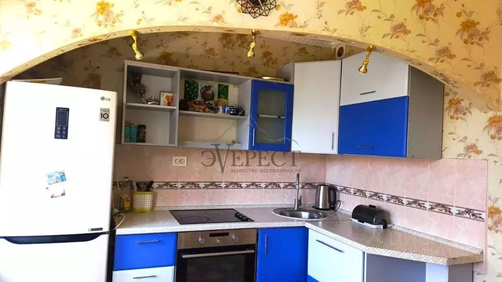 2-к кв. Белгородская область, Старый Оскол Макаренко мкр, 22к2 (52.02 ... - Фото 0