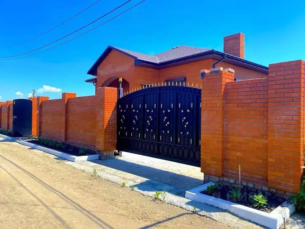 Коттедж в Саратовская область, с. Усть-Курдюм ул. Рабочая, 35 (274 м) - Фото 1