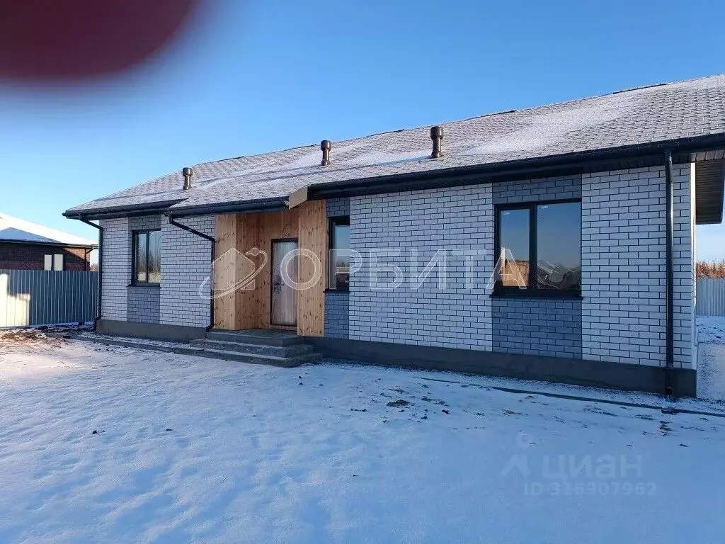 Дом в Тюменская область, Тюменский район, Онегин кп  (100 м) - Фото 1