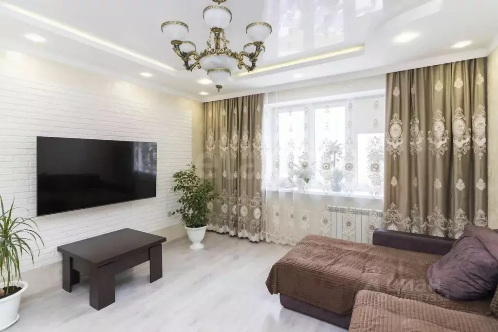 3-к кв. Тюменская область, Тюмень ул. Монтажников, 55 (80.8 м) - Фото 1