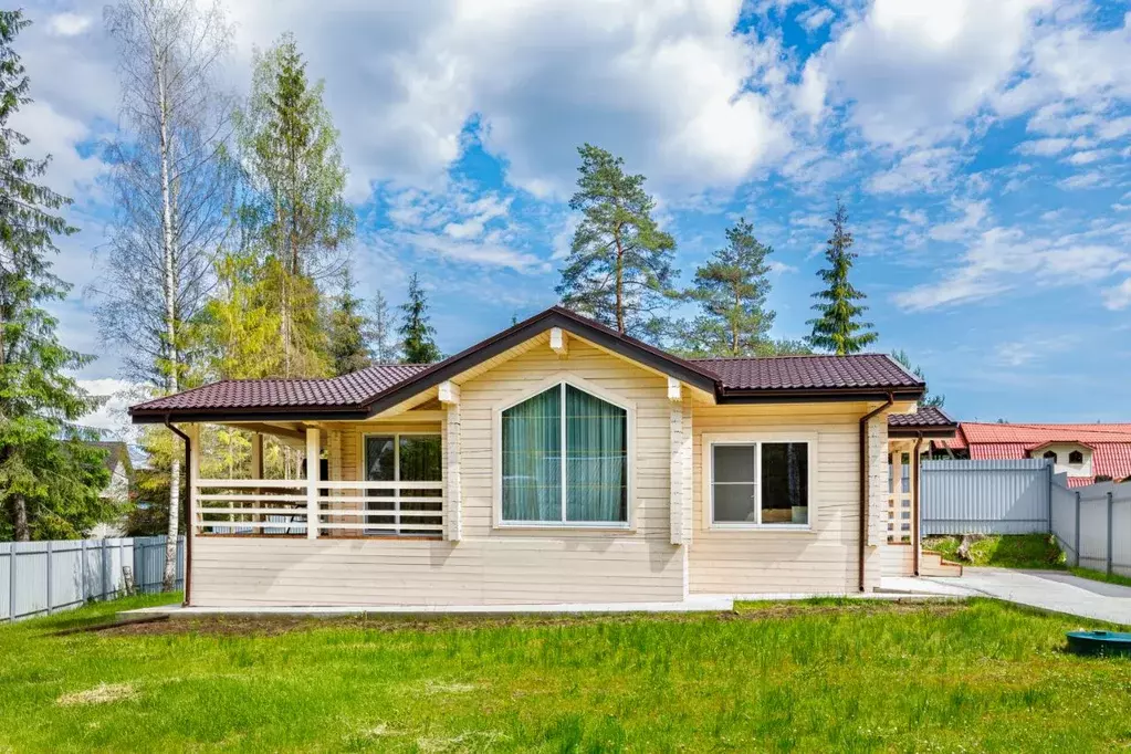 Дом в Ленинградская область, Всеволожский район, Бугровское городское ... - Фото 1