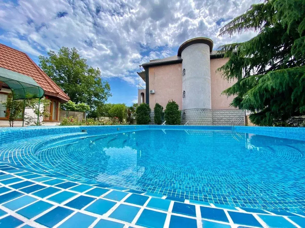 Дом в Крым, Ялта ул. Имени Ейбазера Мустафы Османова, 37 (300 м) - Фото 1